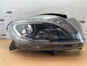 Gebruikte Koplamp rechts Mercedes ML III (166) 3.0 ML-350 BlueTEC V6 24V 4-Matic Prijs € 998,25 Inclusief btw aangeboden door Autoparts Van De Velde