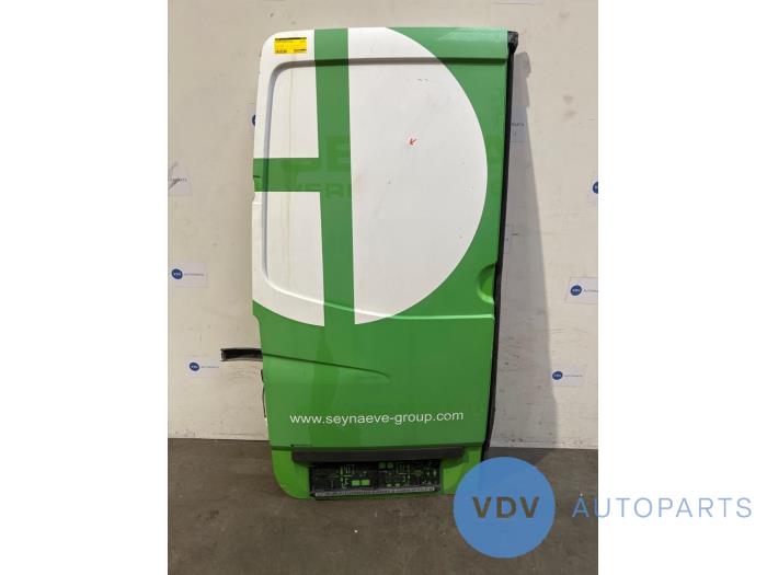 Tylne drzwi samochodu dostawczego Mercedes Sprinter