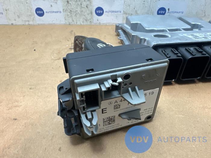 Kontaktslot + computer Mercedes Vito