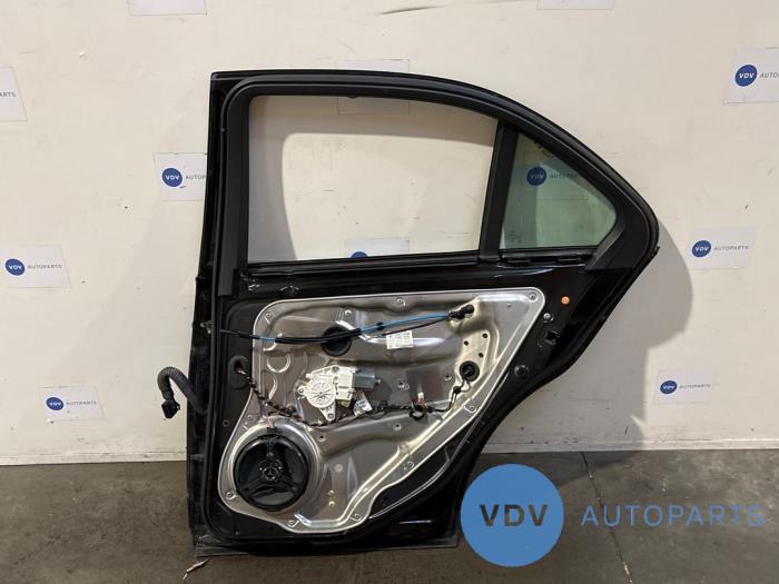 Drzwi lewe tylne wersja 4-drzwiowa Mercedes C-Klasse