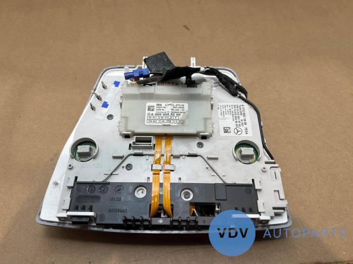 Oswietlenie wewnetrzne przód Mercedes E-Klasse