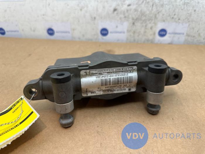 Système popup capot Mercedes E-Klasse