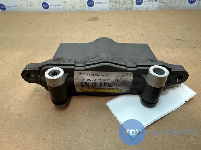 Pop up bonnet system Mercedes E-Klasse