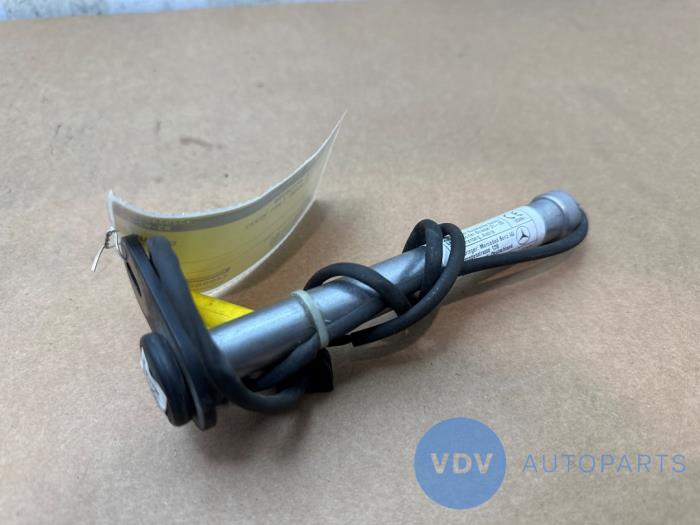 Pop up bonnet system Mercedes C-Klasse