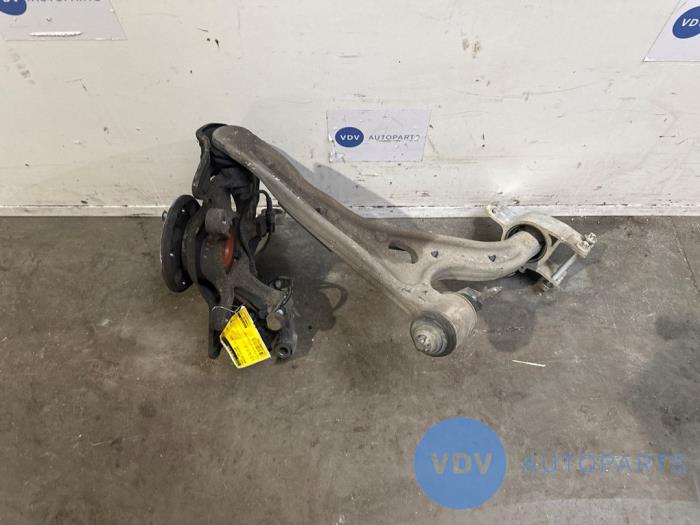 Fusee links-voor Mercedes B-Klasse