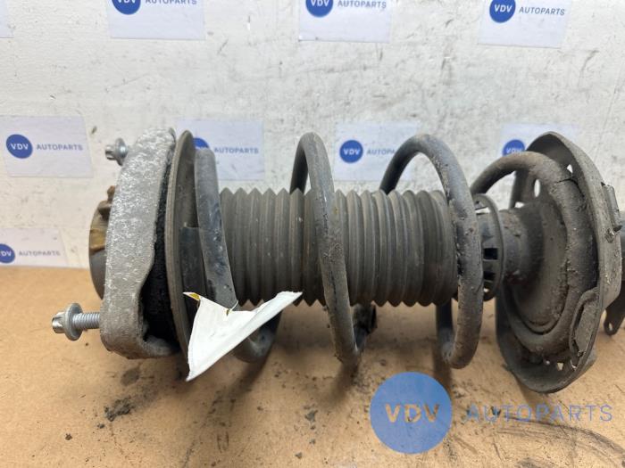 Stoßdämpfer links vorne Mercedes B-Klasse