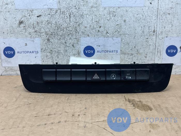 Przelacznik swiatel awaryjnych Mercedes B-Klasse