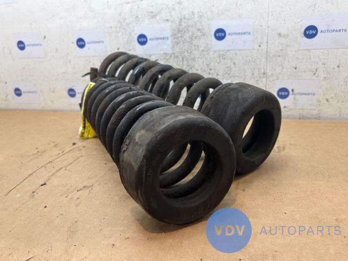 Sprezyna srubowa tyl Mercedes 200 - 500