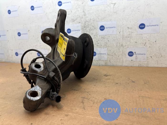 Fusee links-voor Mercedes Vito