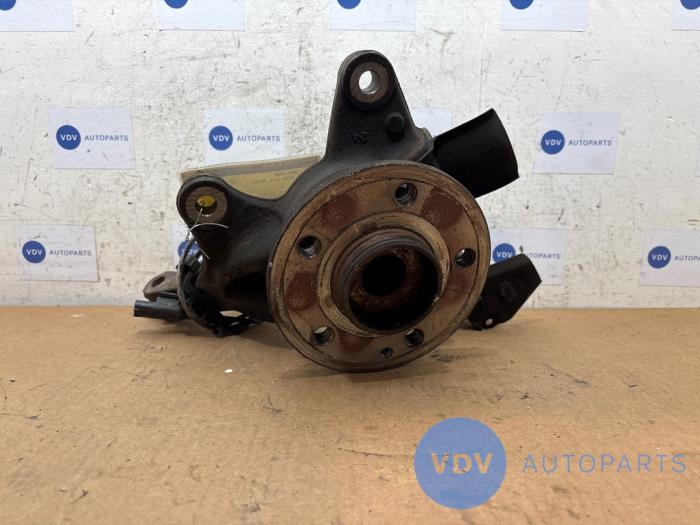 Fusee links-voor Mercedes Vito