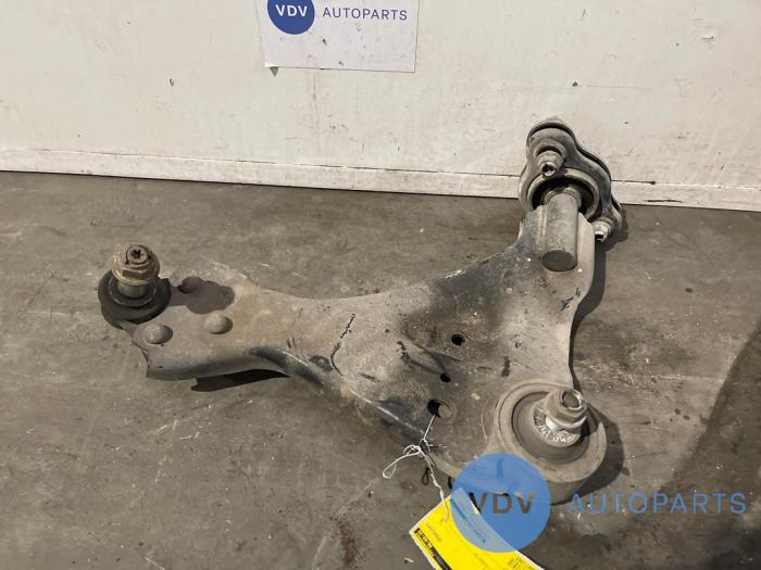Wahacz zawieszenia lewy przód Mercedes Vito