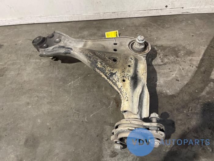Draagarm links-voor Mercedes Vito