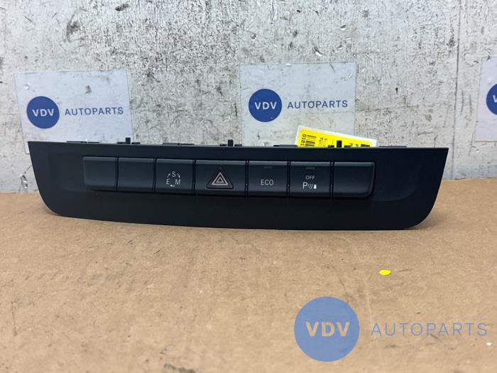 Przelacznik swiatel awaryjnych Mercedes B-Klasse