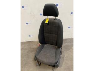 Gebruikte Stoel links Mercedes Vito (447.6) 2.2 114 CDI 16V Prijs € 211,75 Inclusief btw aangeboden door Autoparts Van De Velde