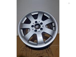 Gebruikte Velg Mercedes E (W211) 2.2 E-220 CDI 16V Prijs € 60,50 Inclusief btw aangeboden door Autoparts Van De Velde