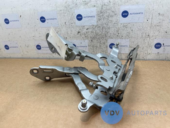 Zawias pokrywy silnika Mercedes C-Klasse