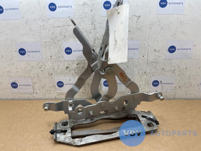 Zawias pokrywy silnika Mercedes C-Klasse