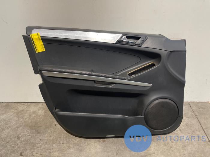 Tapicerka drzwi lewych przednich wersja 4-drzwiowa Mercedes ML-Klasse