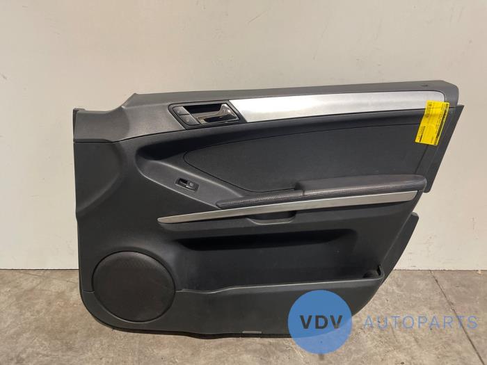 Tapicerka drzwi prawych przednich wersja 4-drzwiowa Mercedes ML-Klasse