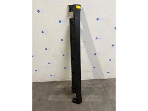 Gebruikte Dorpel rechts Mercedes ML II (164/4JG) 3.0 ML-280 CDI 4-Matic V6 24V Prijs € 90,75 Inclusief btw aangeboden door Autoparts Van De Velde