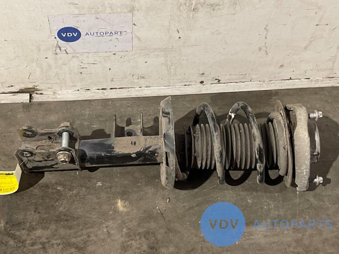 Fronts shock absorber, left Mercedes CLA