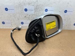 Gebruikte Spiegel Buiten rechts Mercedes GL (X164) 4.0 GL 450 CDI V8 32V Prijs € 235,95 Inclusief btw aangeboden door Autoparts Van De Velde