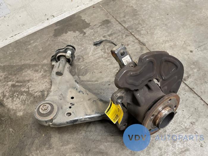 Fusee links-voor Mercedes Vito