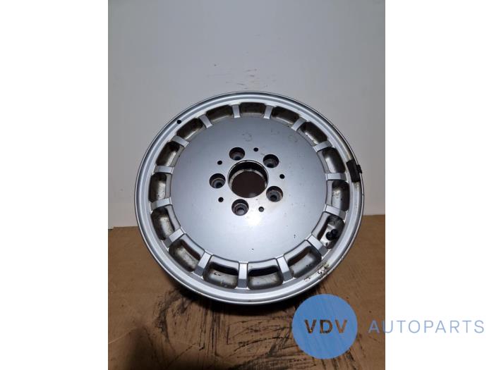 Llanta Mercedes 190E/D