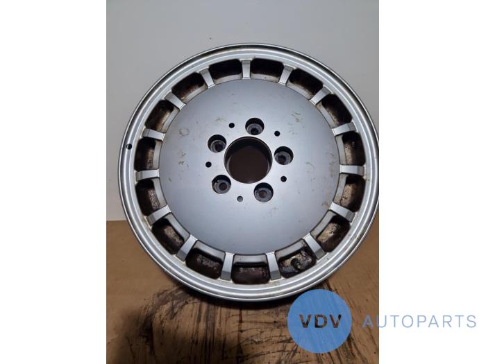 Llanta Mercedes 190E/D