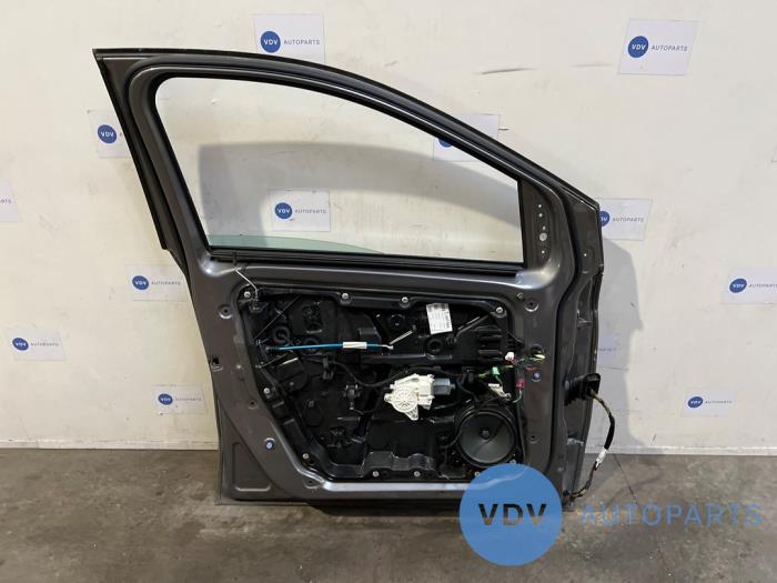 Tür 4-türig links vorne Mercedes B-Klasse