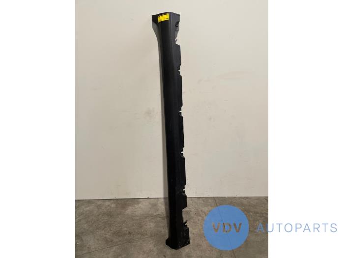 Sill, left Mercedes GLC-Klasse