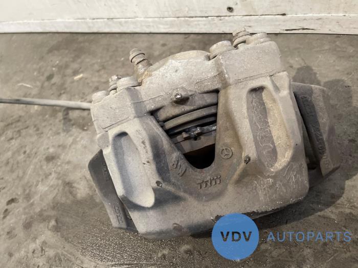 Etrier de frein (pince) avant gauche Mercedes E-Klasse