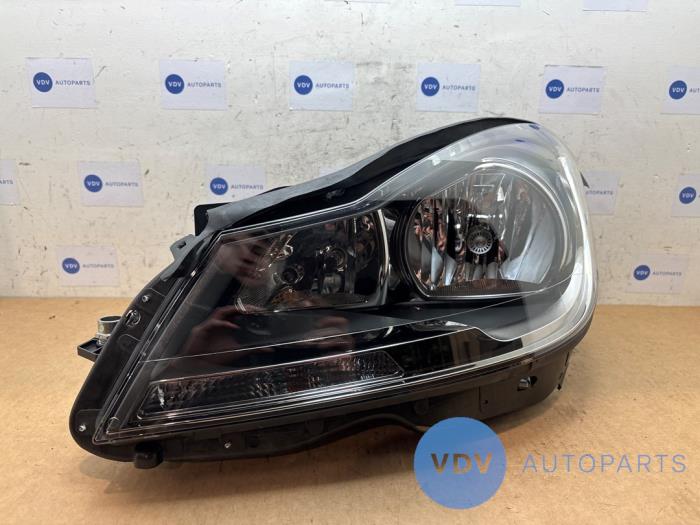 Headlight, left Mercedes C-Klasse
