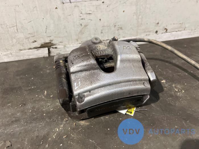 Zacisk hamulcowy lewy przód Mercedes A-Klasse