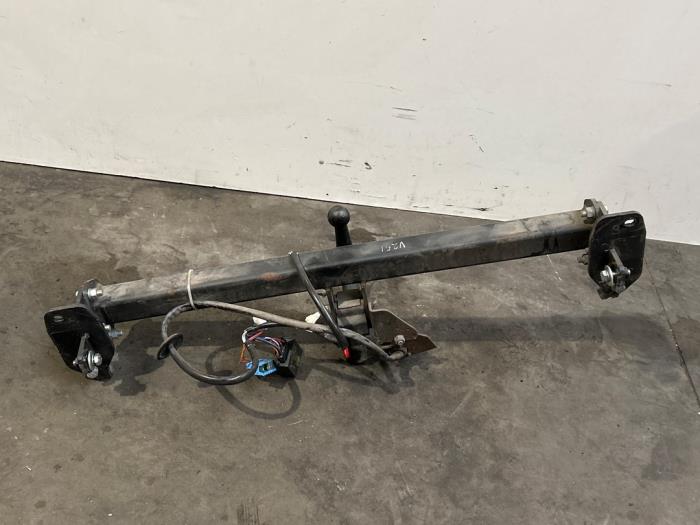 Hak holowniczy Mercedes GLC-Klasse