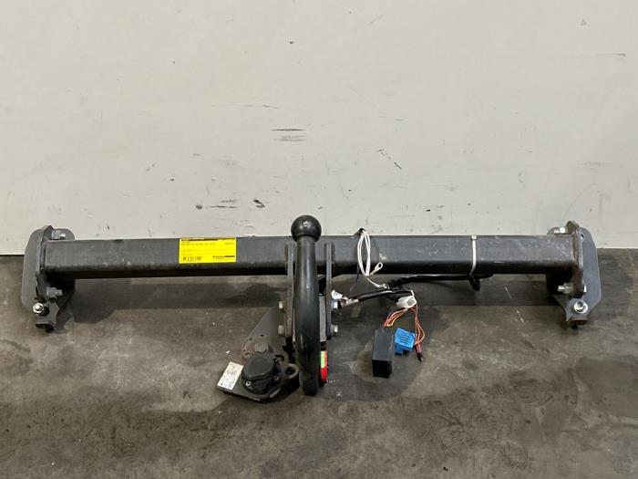 Hak holowniczy Mercedes GLC-Klasse