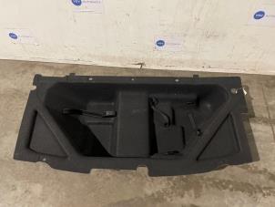 Gebruikte Kofferbak Mat Mercedes E (W213) E-220d 2.0 Turbo 16V Prijs € 60,50 Inclusief btw aangeboden door Autoparts Van De Velde