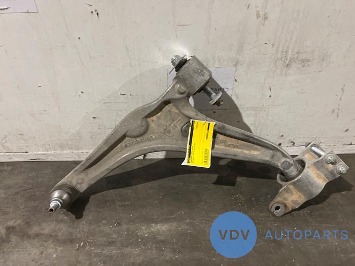 Wahacz zawieszenia lewy przód Mercedes CLA