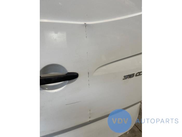 Tylne drzwi samochodu dostawczego Mercedes Sprinter