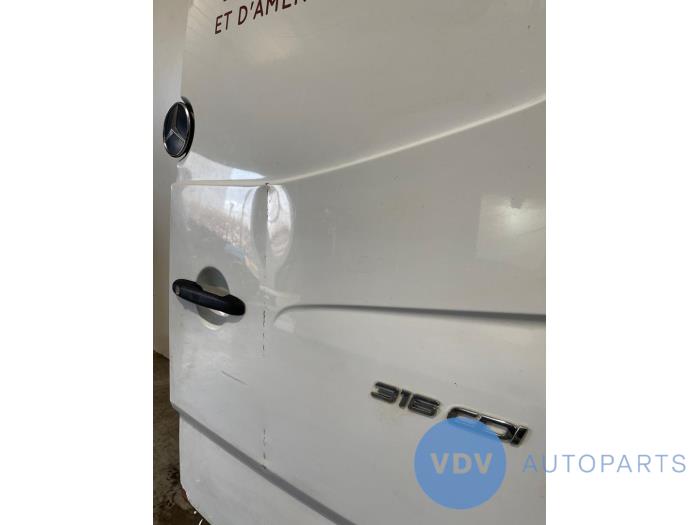 Tylne drzwi samochodu dostawczego Mercedes Sprinter