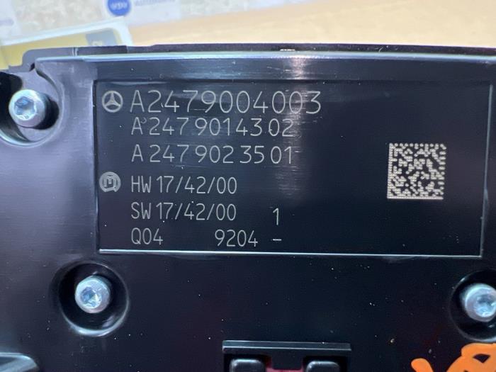 Bediening boordcomputer van een Mercedes-Benz A (177.0) 1.3 A-180 Turbo 16V 2019