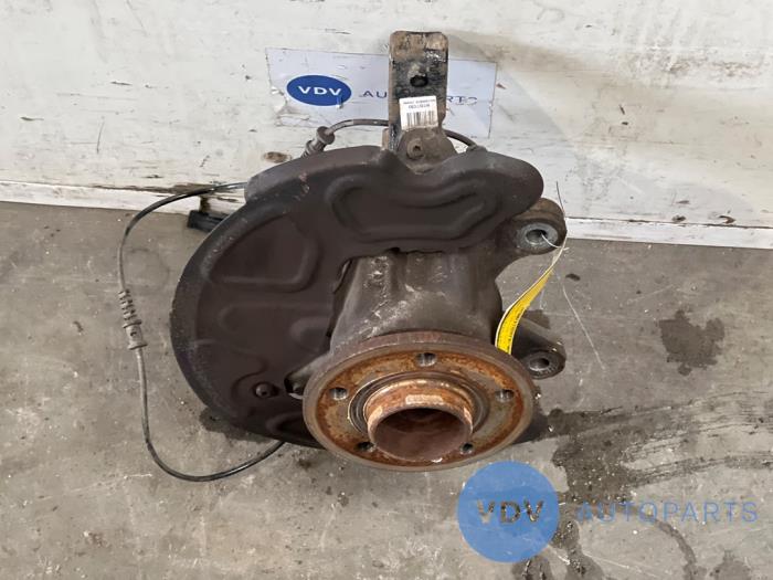 Fusee links-voor Mercedes Vito