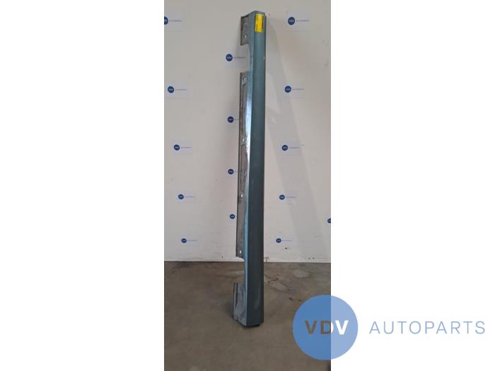 Sill, left Mercedes B-Klasse