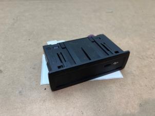 Gebruikte USB module Mercedes A (177.0) 1.3 A-200 Turbo 16V 4Matic Prijs € 30,25 Inclusief btw aangeboden door Autoparts Van De Velde