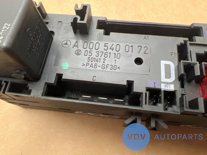 Boîte à fusibles Mercedes E-Klasse