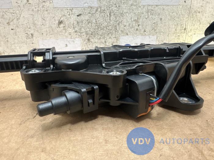 Podajnik pasa lewy Mercedes C-Klasse