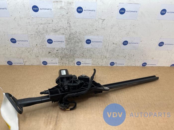 Seatbelt feeder right Mercedes E-Klasse