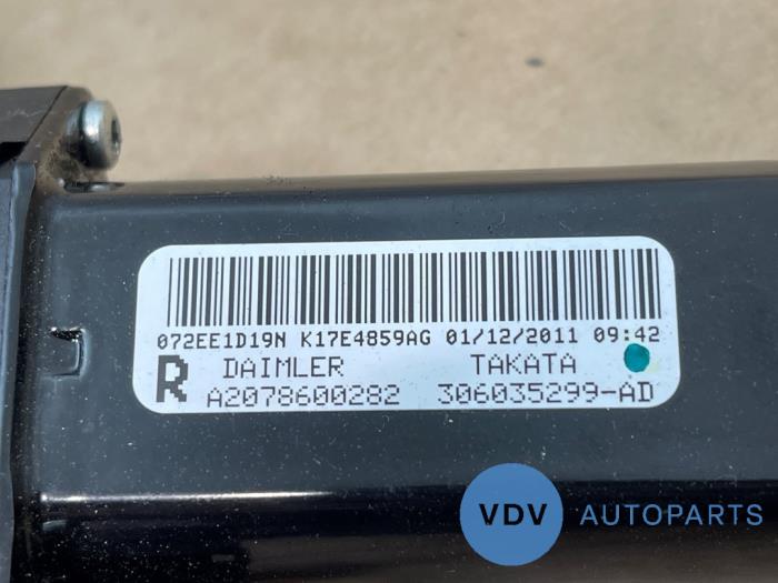 Seatbelt feeder right Mercedes E-Klasse