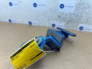 Gebruikte Scharnier deur links-achter Mercedes A (W176) 1.8 A-180 CDI 16V Autom. Prijs € 36,30 Inclusief btw aangeboden door Autoparts Van De Velde