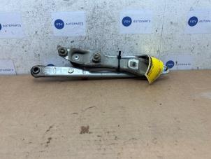 Gebruikte Motorkap Scharnier Mercedes 190 (W201) 2.0 D Prijs € 42,35 Inclusief btw aangeboden door Autoparts Van De Velde